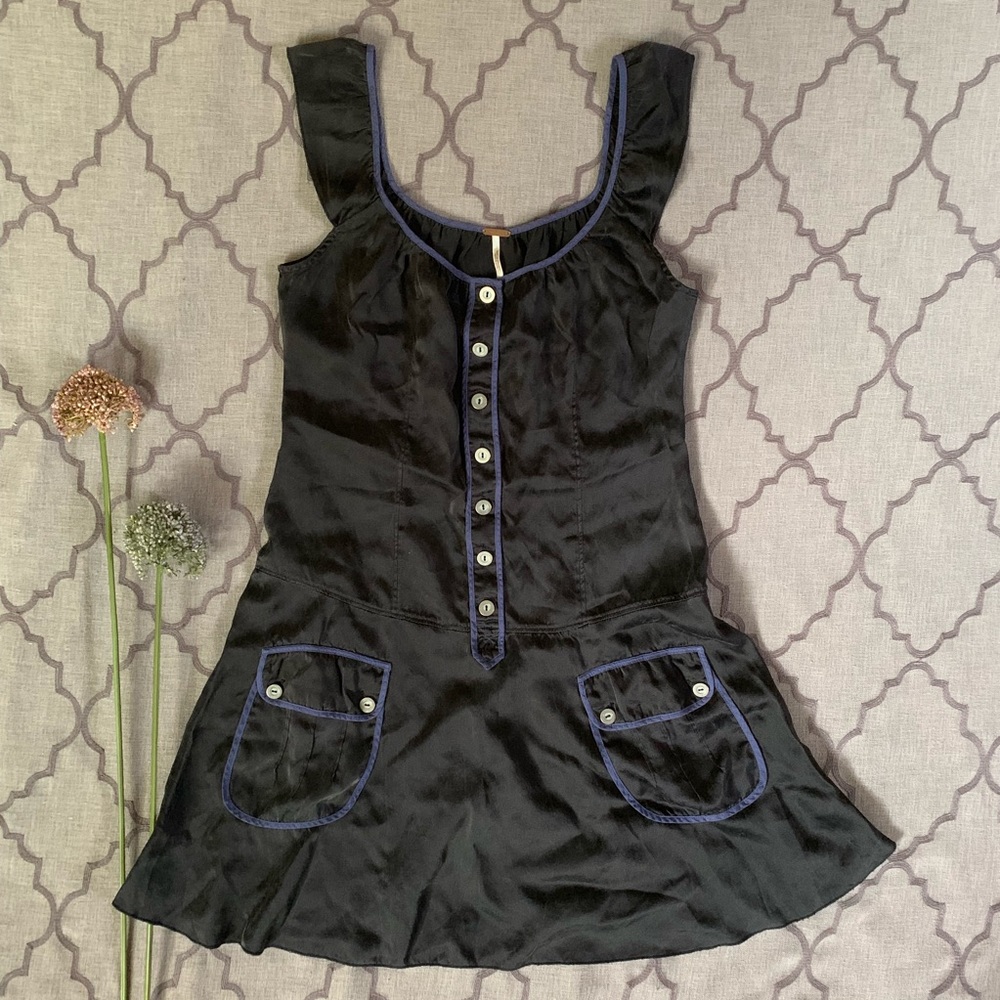 Retro Chic! Fun Black/Blue Silk Front Button Dress